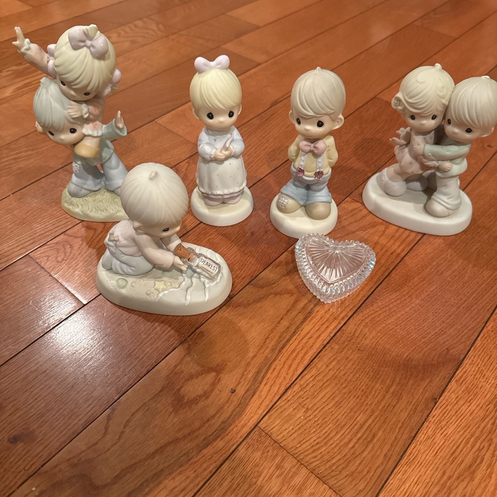Lot of 6 Vintage Precious Moments Figurines
